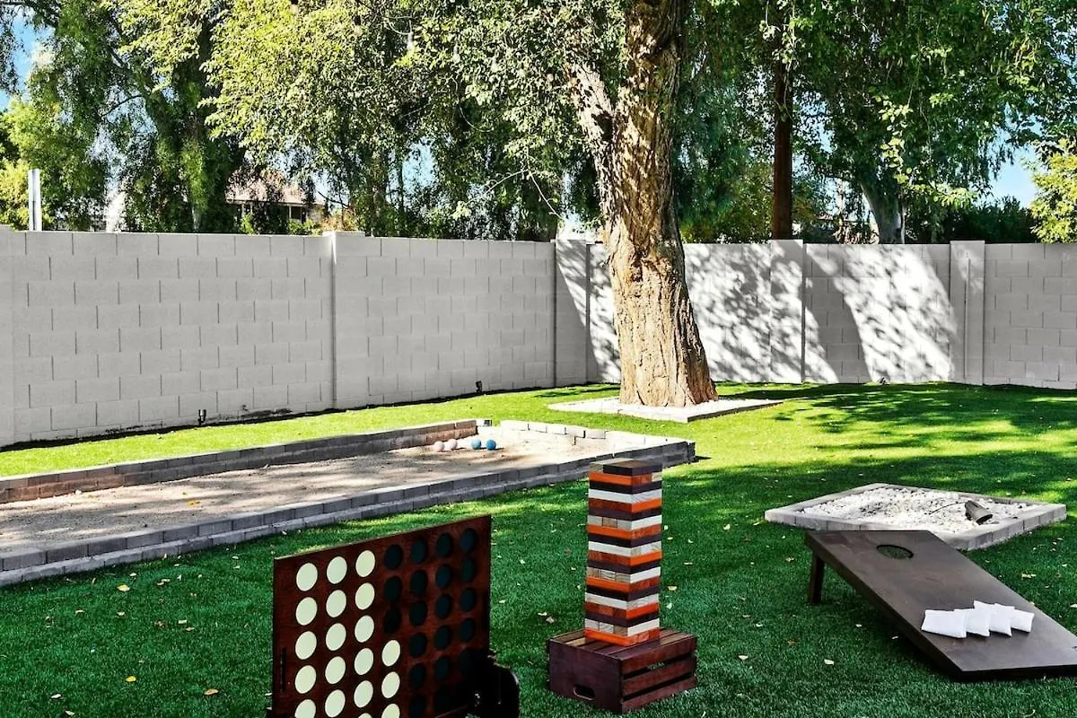 Phoenix Gem Near Old Town Holiday home