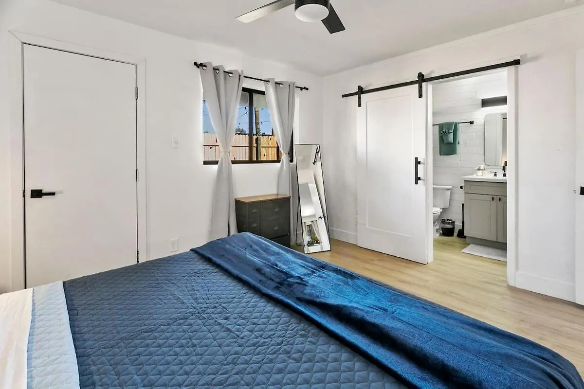 Phoenix Gem Near Old Town Holiday home