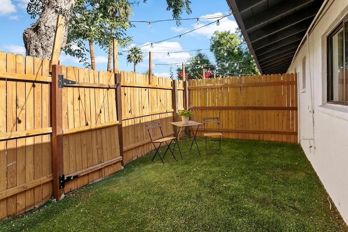 Phoenix Gem Near Old Town Holiday home
