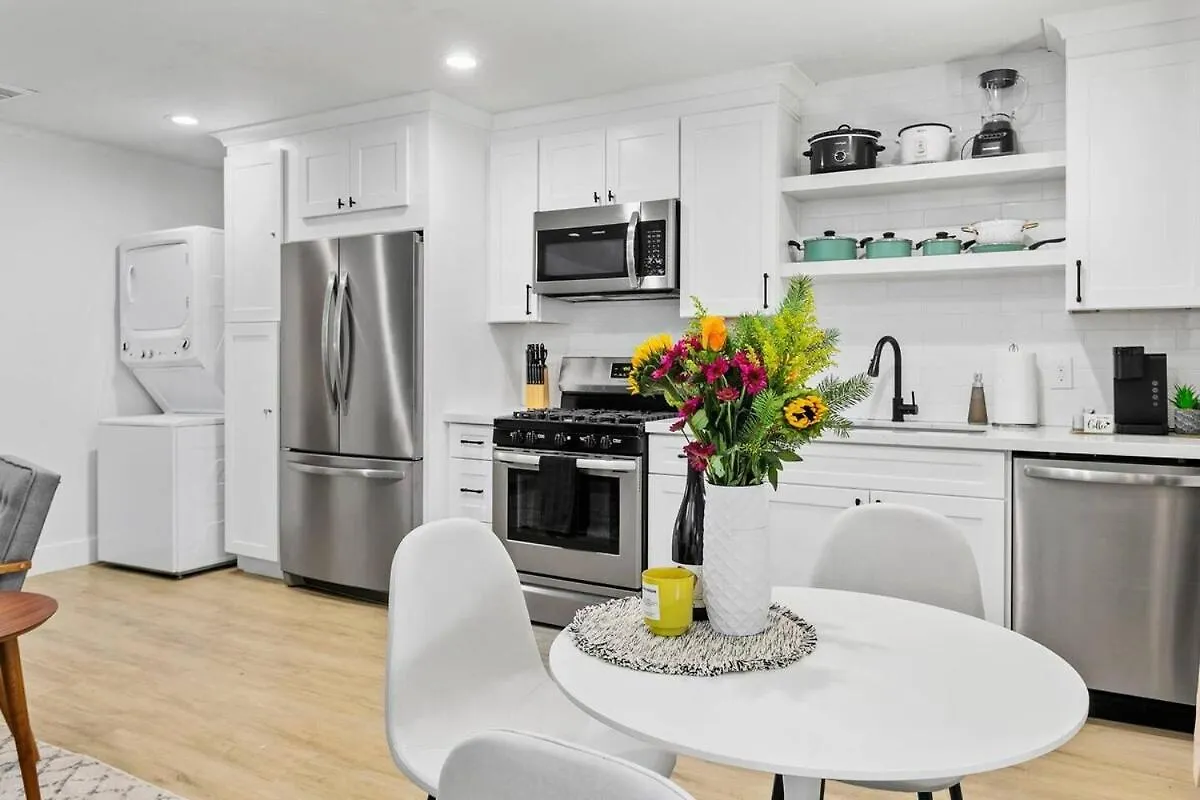 Phoenix Gem Near Old Town Holiday home