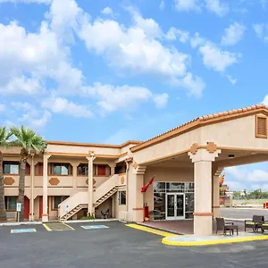 Super 8 By Wyndham Downtown Hotel